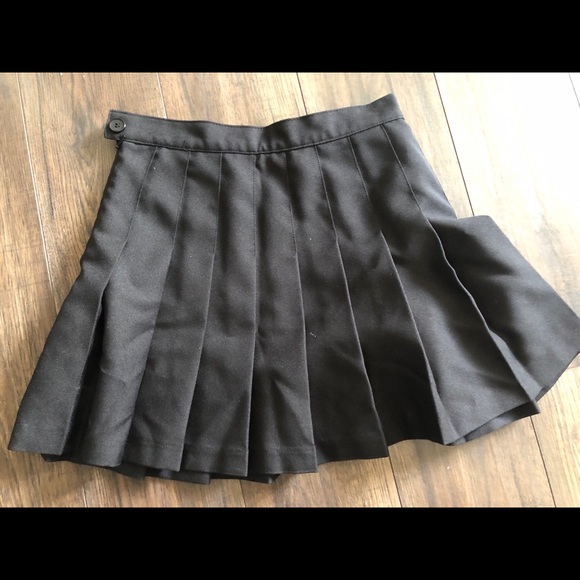 American Apparel tennis skirt in black - Picture 2 of 3